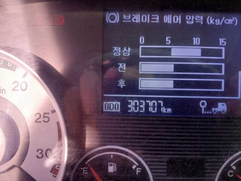 현대 메가트럭 5톤 집게차 2014년식 사진 10