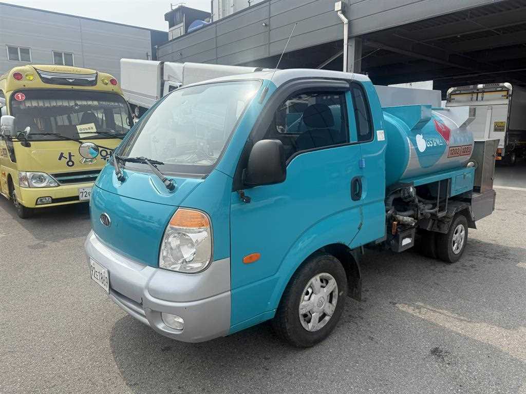 기아 봉고 1톤 탱크로리 2009년식 킹캡 도장과 정면