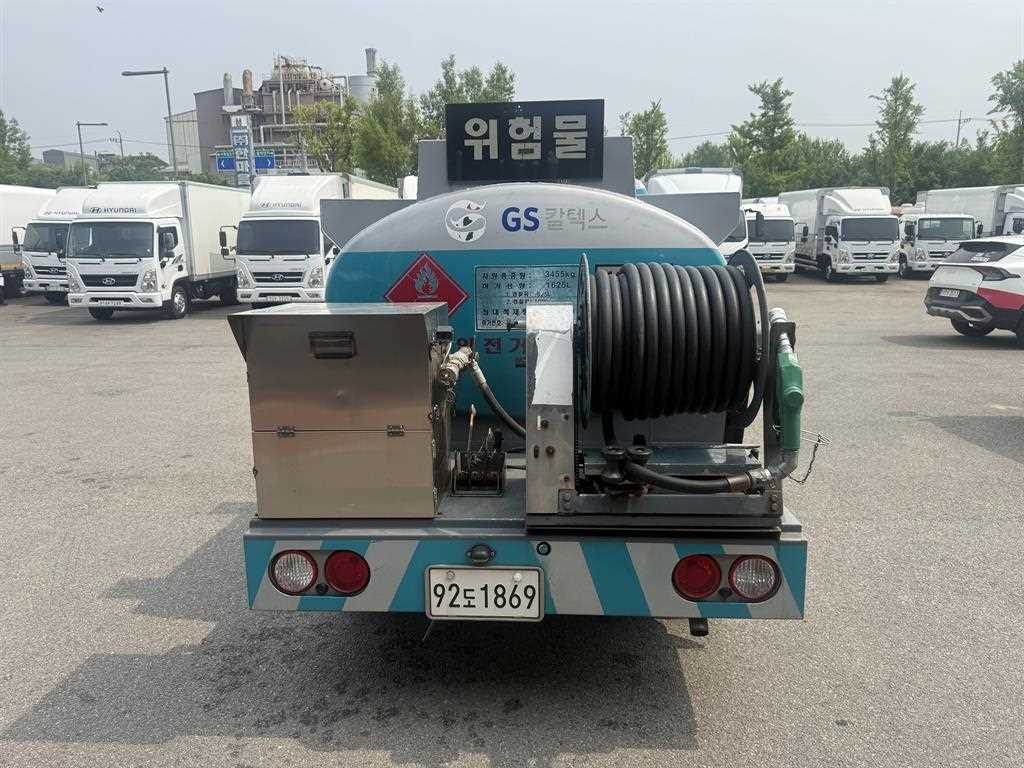 기아 봉고 1톤 탱크로리 2009년식 함과 호스릴 배치