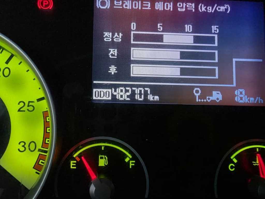 현대 메가트럭 5톤 카고 2010년식 계기판, 뒷문 표기, 철판 바닥