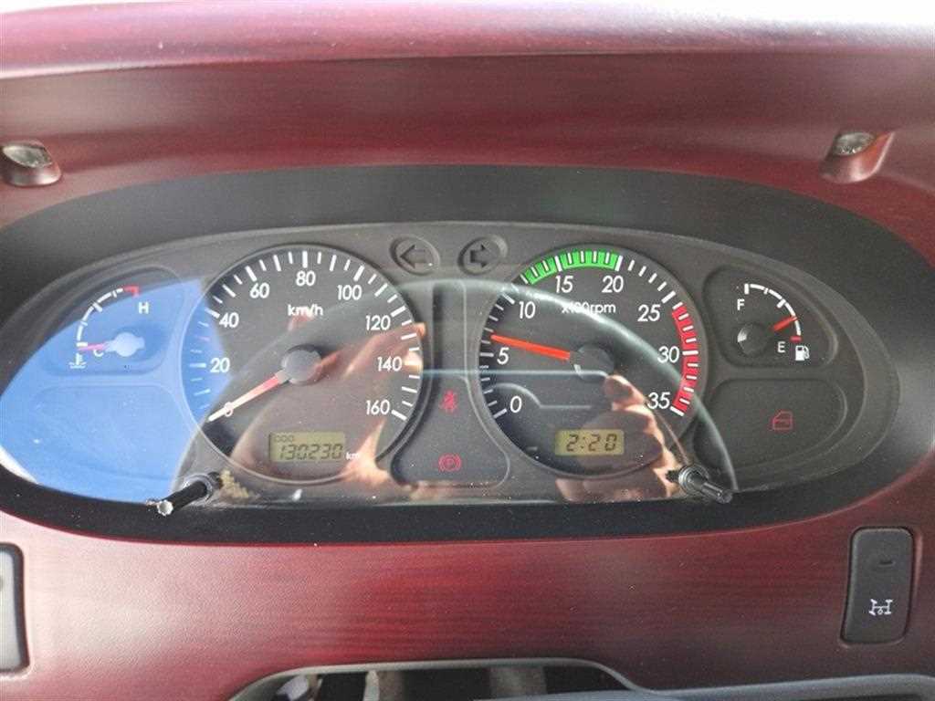 현대 마이티 2.5톤 카고 2013년식 130,230km가 찍힌 계기판