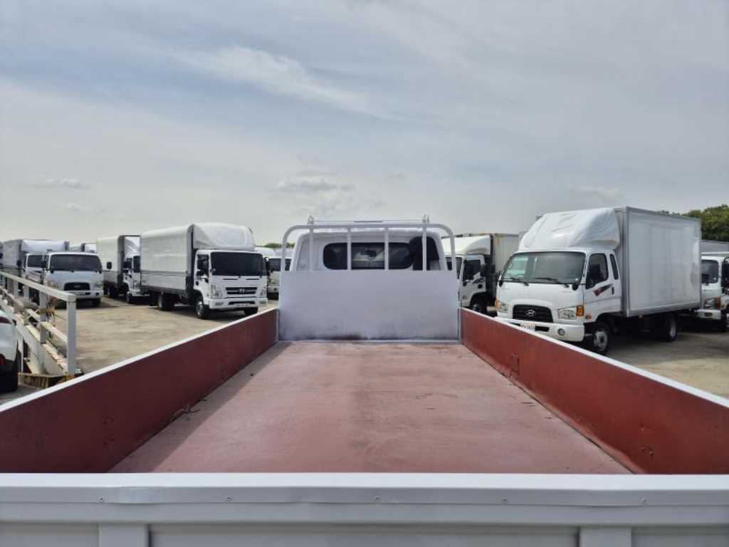 현대 마이티 3.5톤 카고 2014년식 짐칸 안쪽의 붉은 칠