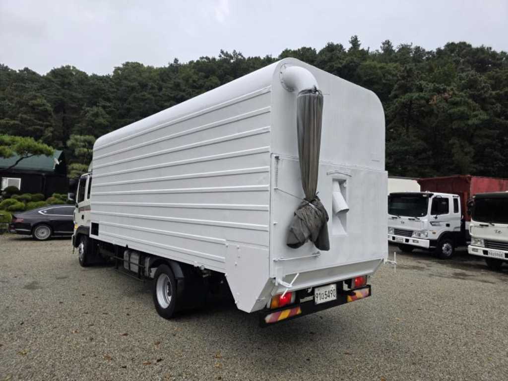 현대 메가트럭 5톤 왕겨및톱밥운송 2015년식 사진 6