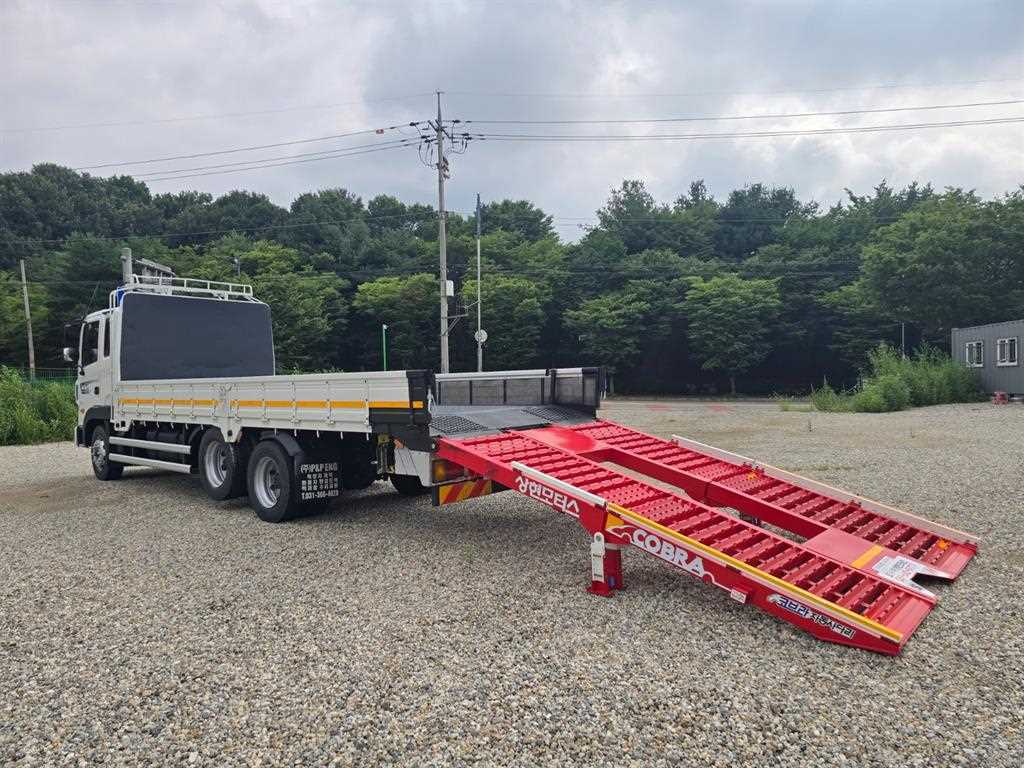 현대 메가트럭 7.5톤 셀프로더 2015년식 펼친 코브라 사다리와 3,600kg