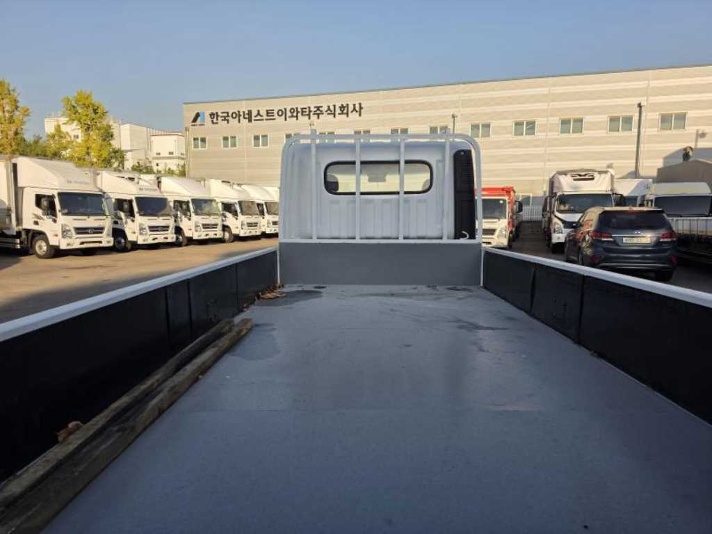 현대 마이티 2.5톤 카고 2016년식 적재함 바닥과 프레임 녹