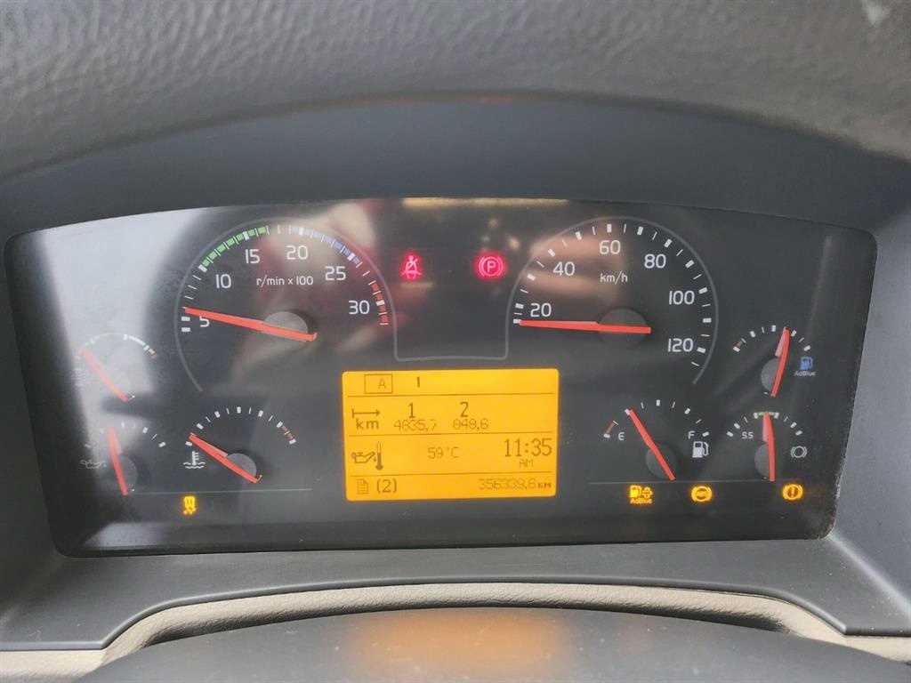 볼보 FL 5톤 암롤 2017년식 먼저 볼 곳: 계기판의 356,339km