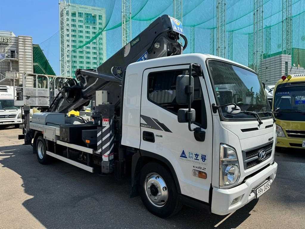 현대 마이티 3.5톤 고소작업차 2018년식 접힌 붐의 모양