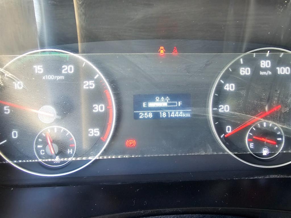 현대 마이티 3.5톤 카고 2018년식 계기판의 181,444km