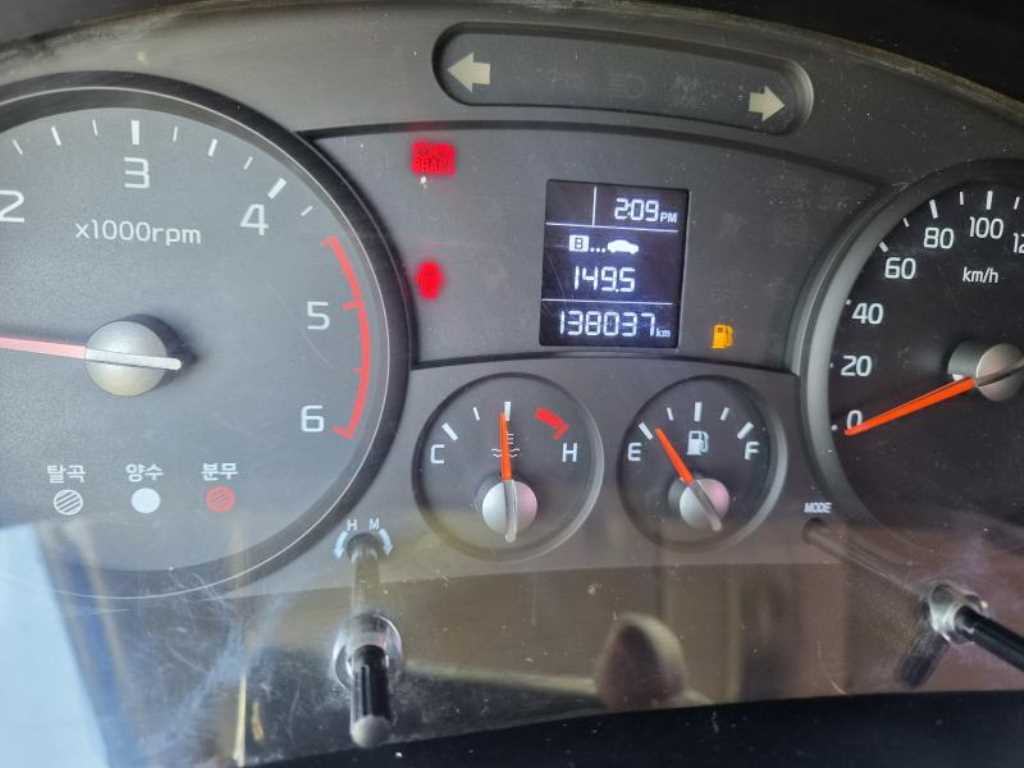 기아 봉고 1톤 카고크레인 2019년식 계기판의 138,037km