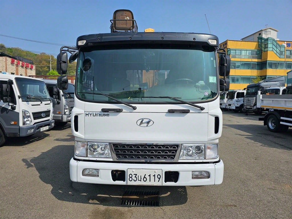 현대 메가트럭 5톤 카고크레인 2019년식 캡 위로 올라온 탑시트
