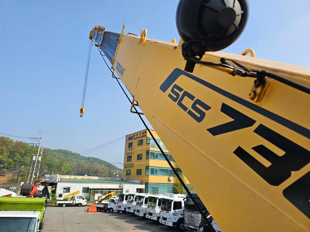 현대 메가트럭 5톤 카고크레인 2019년식 붐 옆면의 SCS736