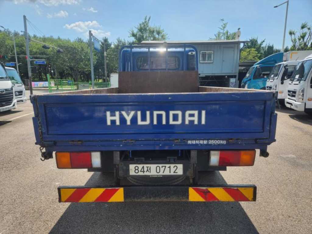 현대 마이티 2.5톤 카고 2020년식 먼저 볼 곳: 뒷문의 2500kg 표기