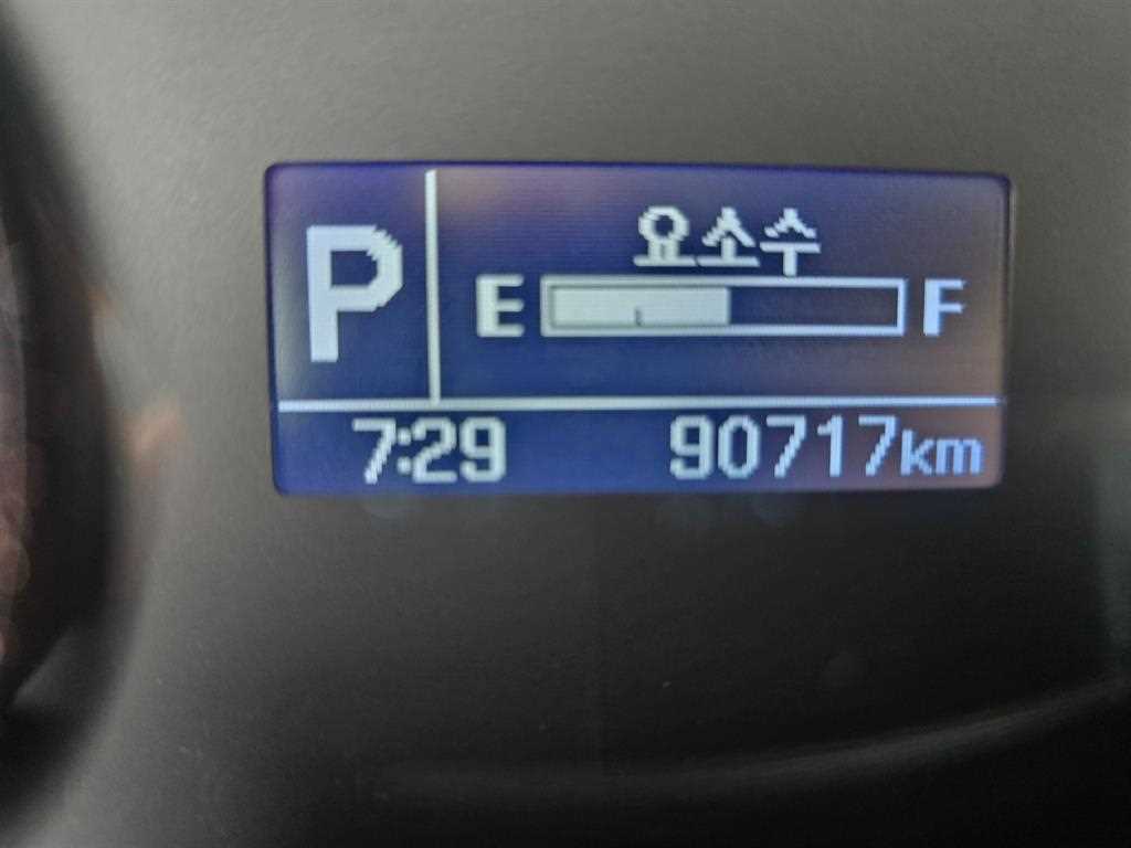 현대 마이티 2.5톤 익스탑 2021년식 계기판은 90,717km