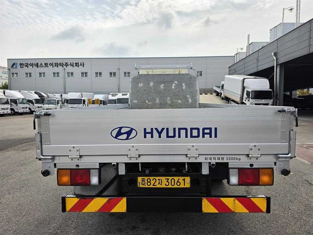 현대 올뉴마이티 3.5톤 카고 2021년식 뒷문에 적힌 최대적재량 3500kg