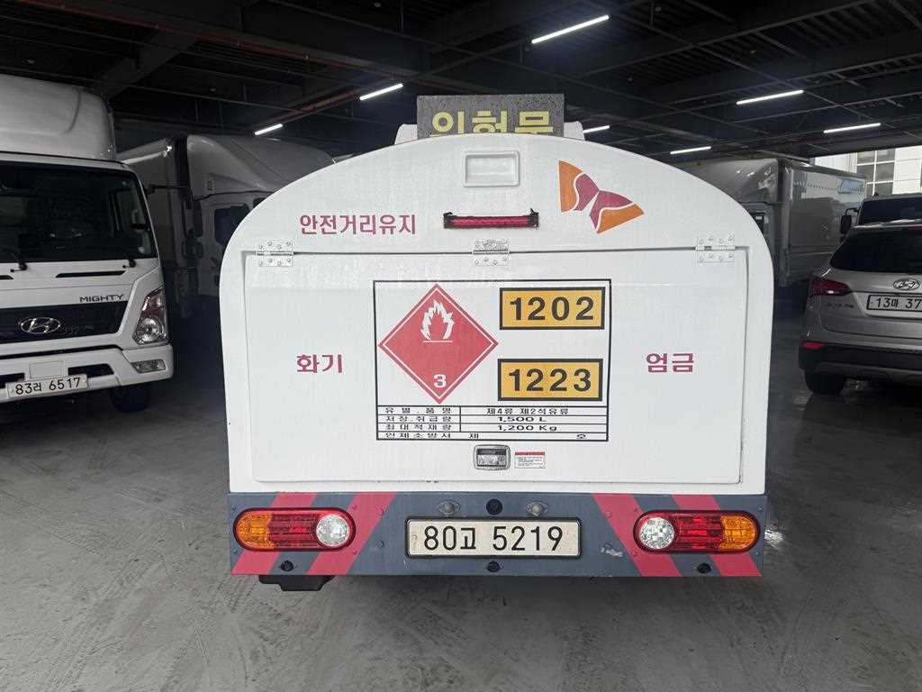 현대 포터 1톤 탱크로리 2021년식 숫자로 보는 뒷면 표지판
