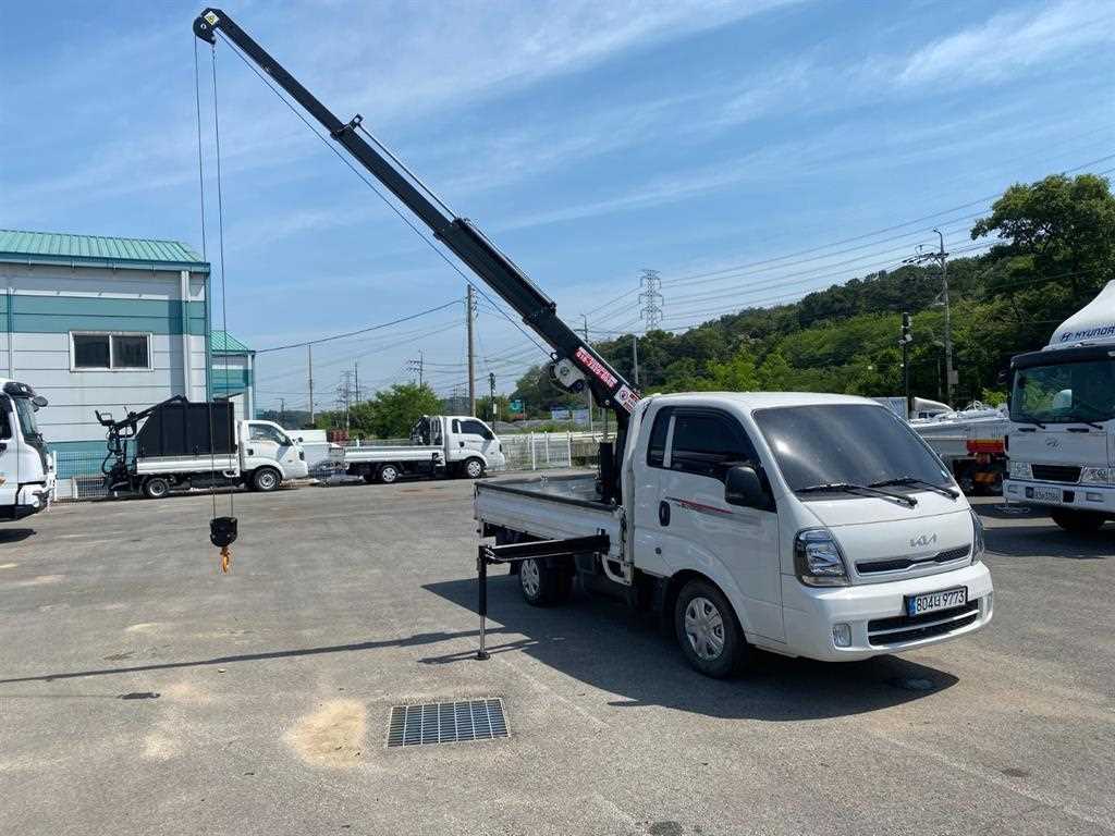 기아 봉고 1톤 카고크레인 2022년식 붐을 편 4단 크레인