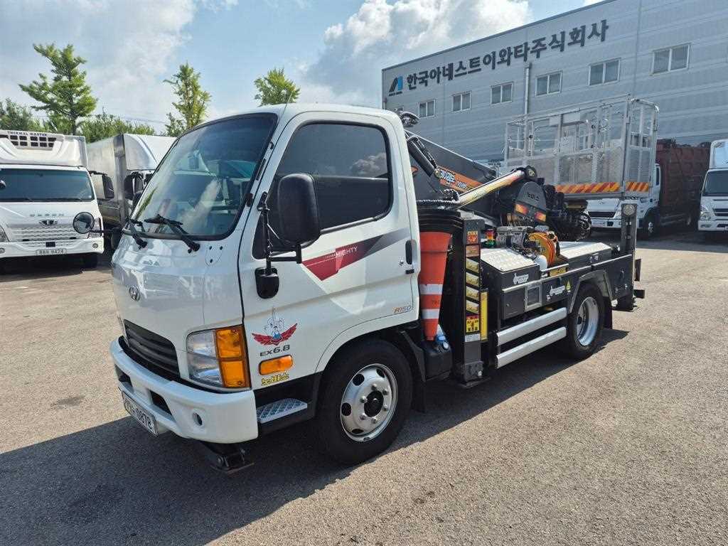 현대 마이티 2.5톤 고소작업차 2023년식 도어와 안전 콘