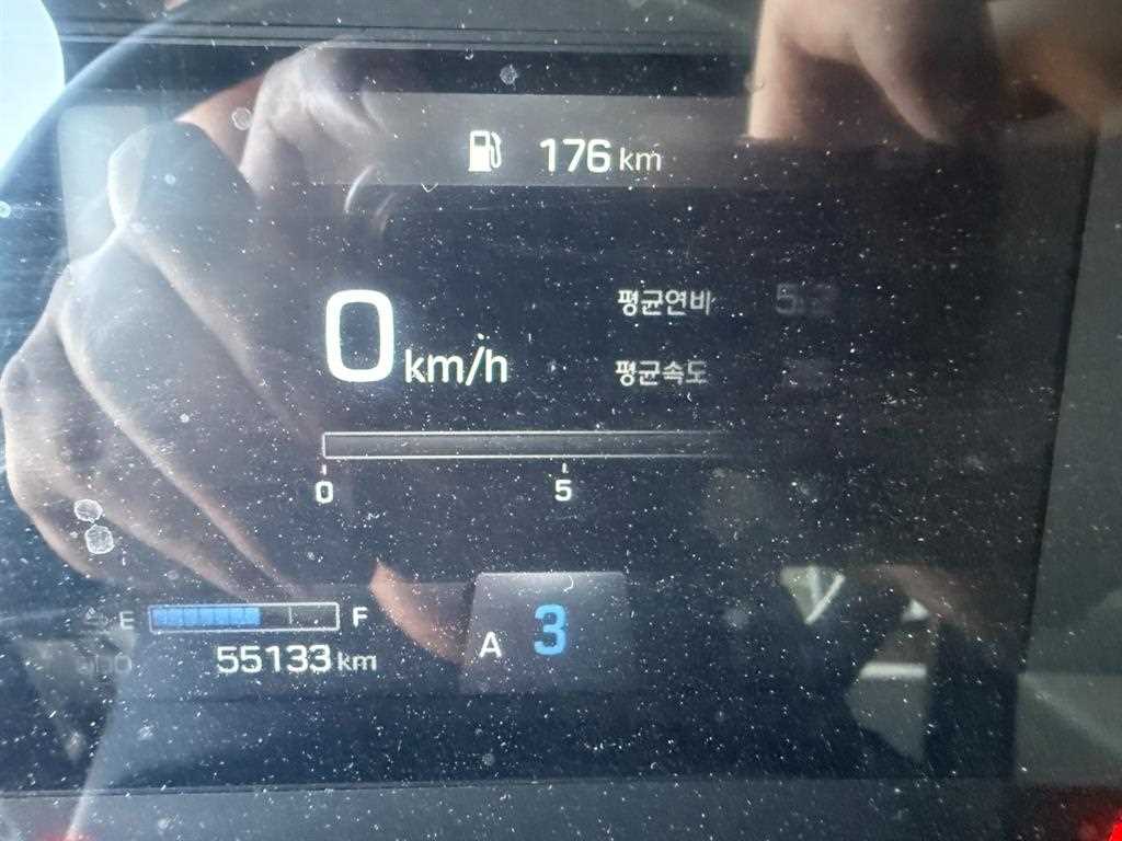 현대 메가트럭 7.5톤 카고 2023년식 계기판과 후방 모니터