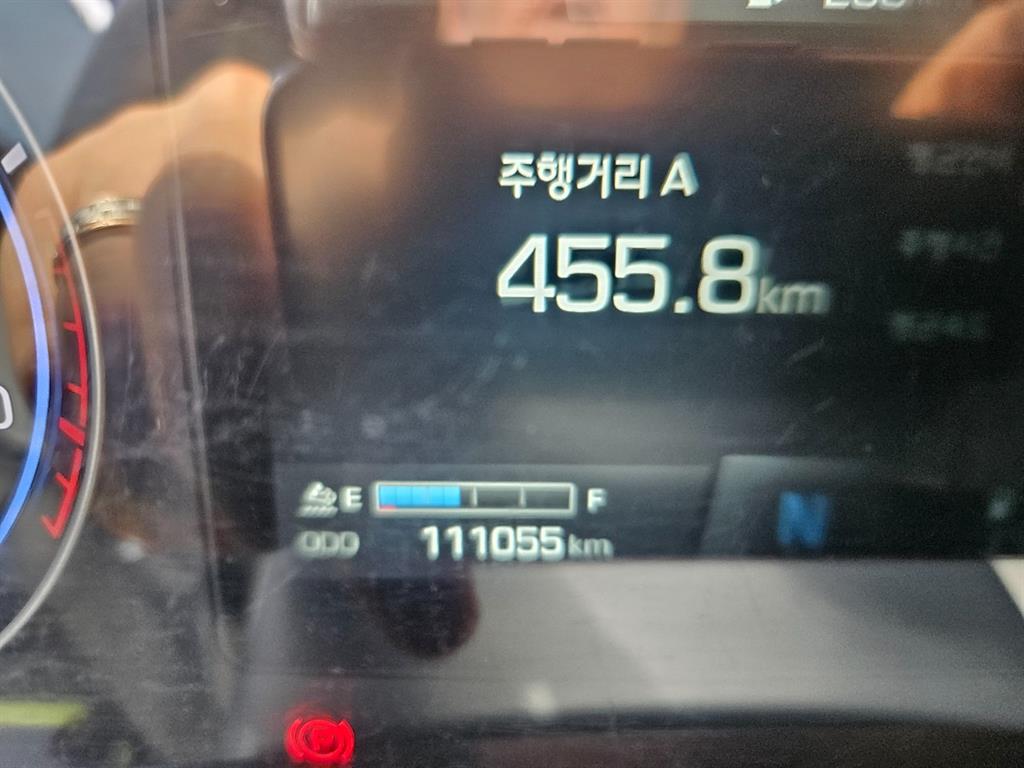 현대 파비스 9.5톤 냉동탑 2024년식 숫자로 보는 주행거리: 계기판 111,055km